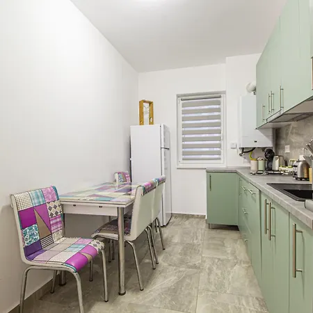 Mohost Spot - Elegant City Retreat
