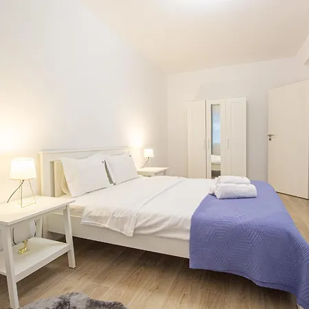 Apartment Mohost Spot - Elegant City Retreat